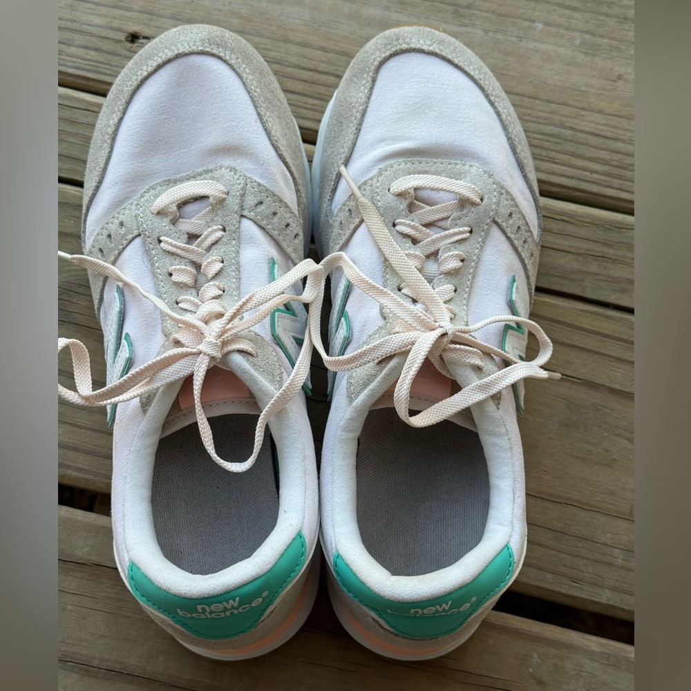 New Balance 311v2 Women’s 10 Athletic Sneakers Teal Peach Highlights WL311TB2 - Picture 6 of 10